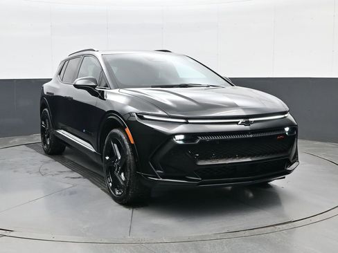 Used 2024 Chevrolet Equinox EV RS image 2