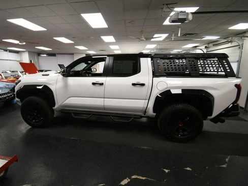 Used 2026 Toyota Tacoma TRD Pro AWD/4WD image 5