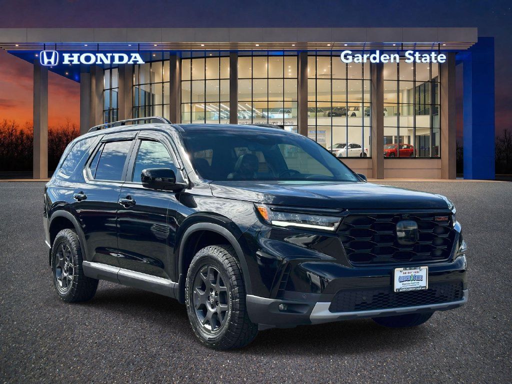 Certified 2024 Honda Pilot TrailSport image 2