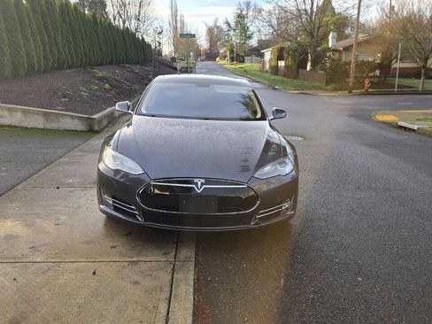 Used 2014 Tesla Model S 85 image 2