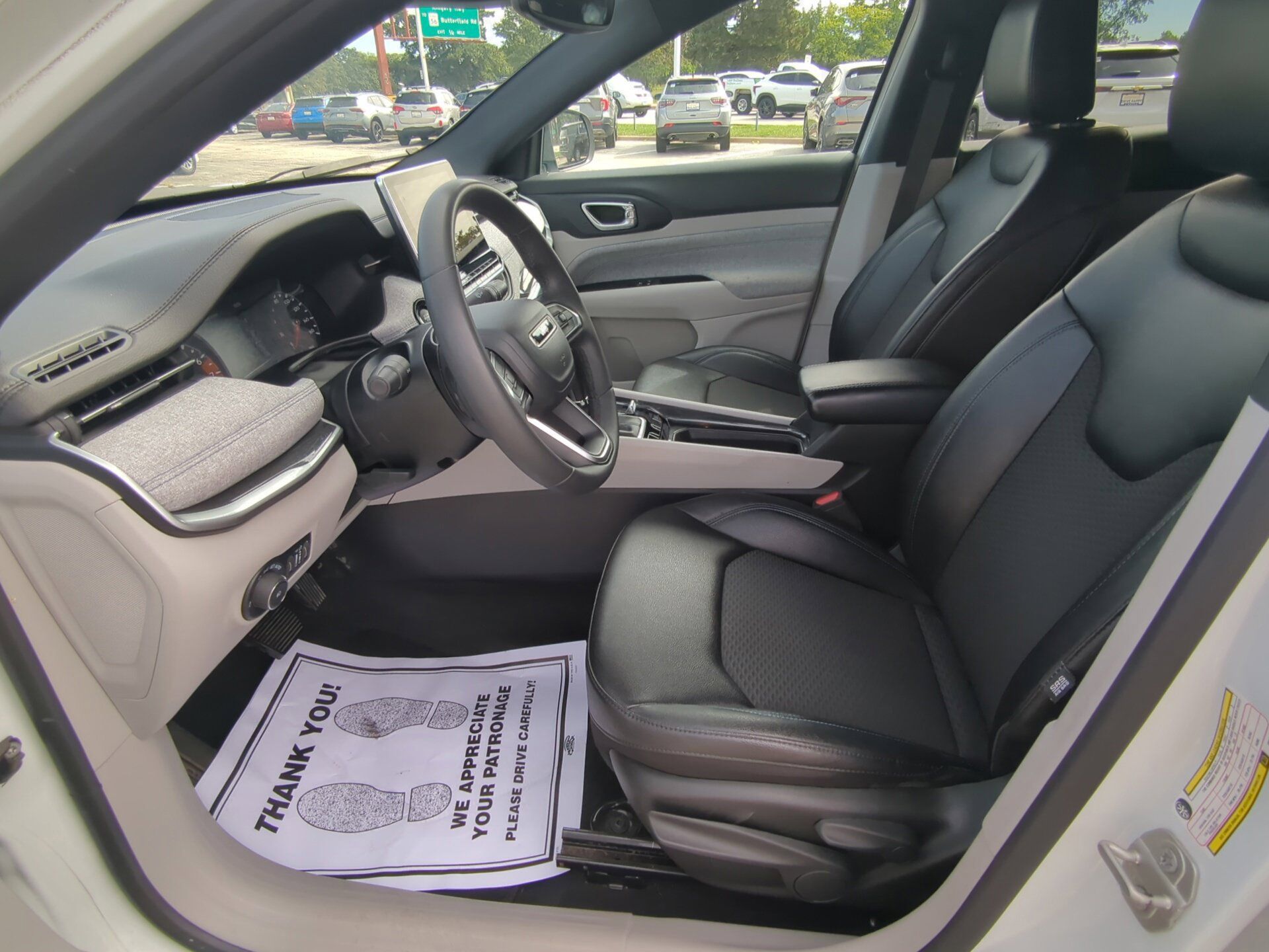Used 2024 Jeep Compass Latitude AWD/4WD image 16