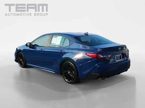 Used 2025 Toyota Camry SE FWD image 5