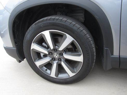 Used 2025 Honda Pilot Touring image 5