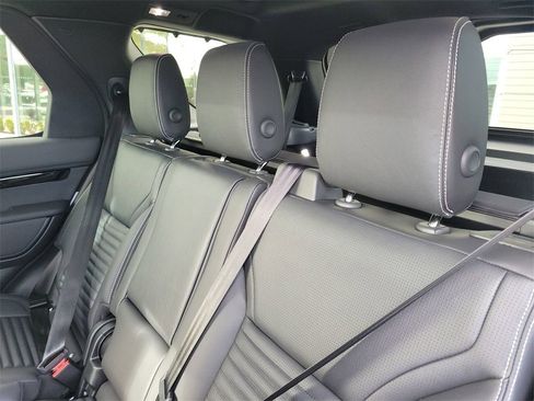 New 2025 Land Rover Discovery S image 15