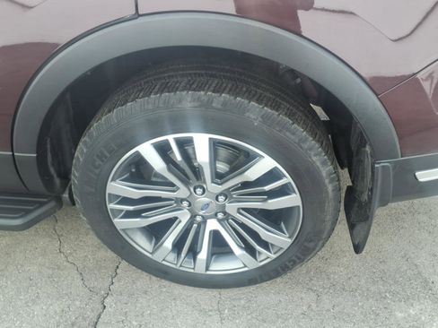 Used 2018 Ford Explorer Platinum image 8