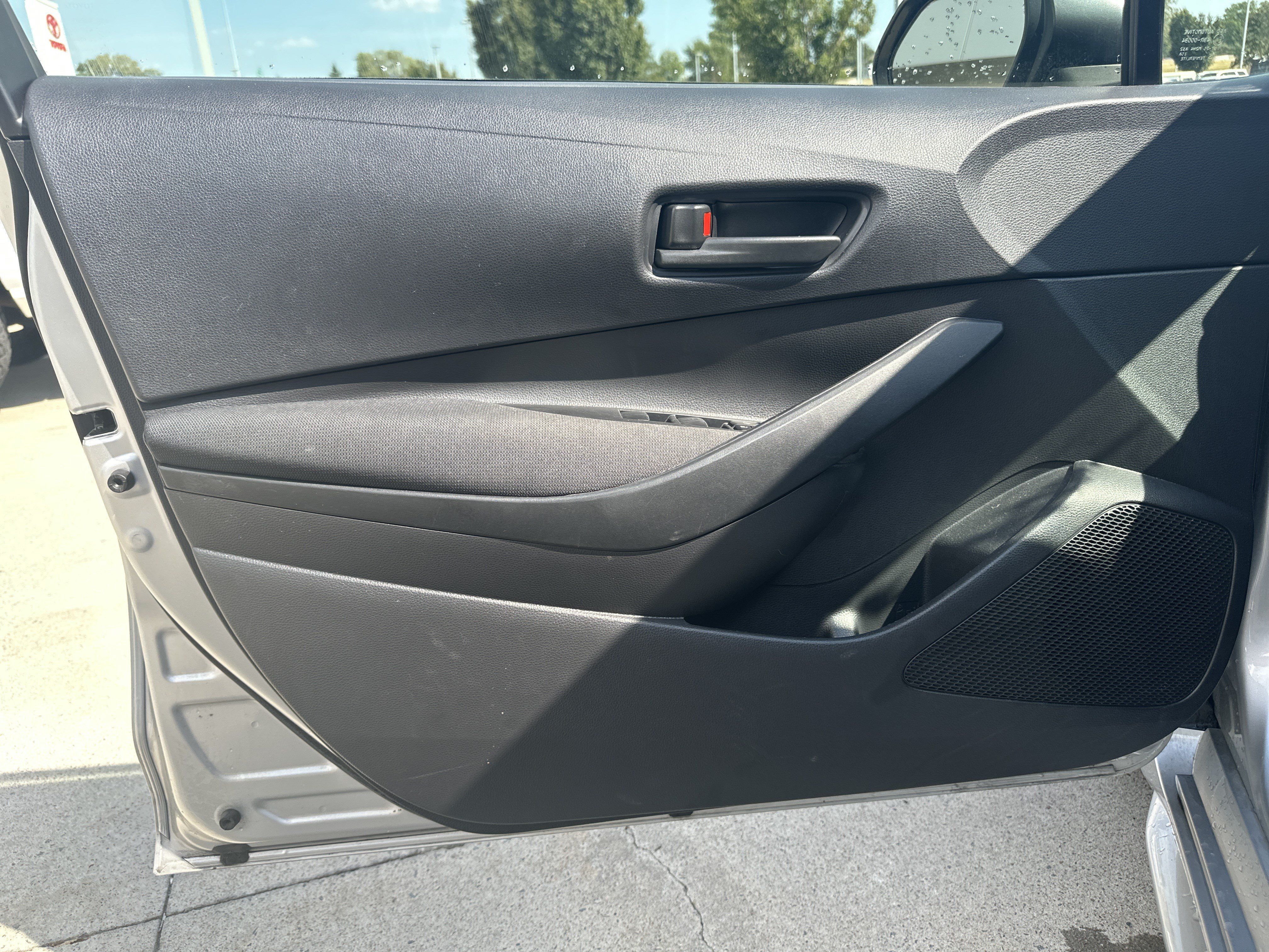 Used 2025 Toyota Corolla LE FWD image 13