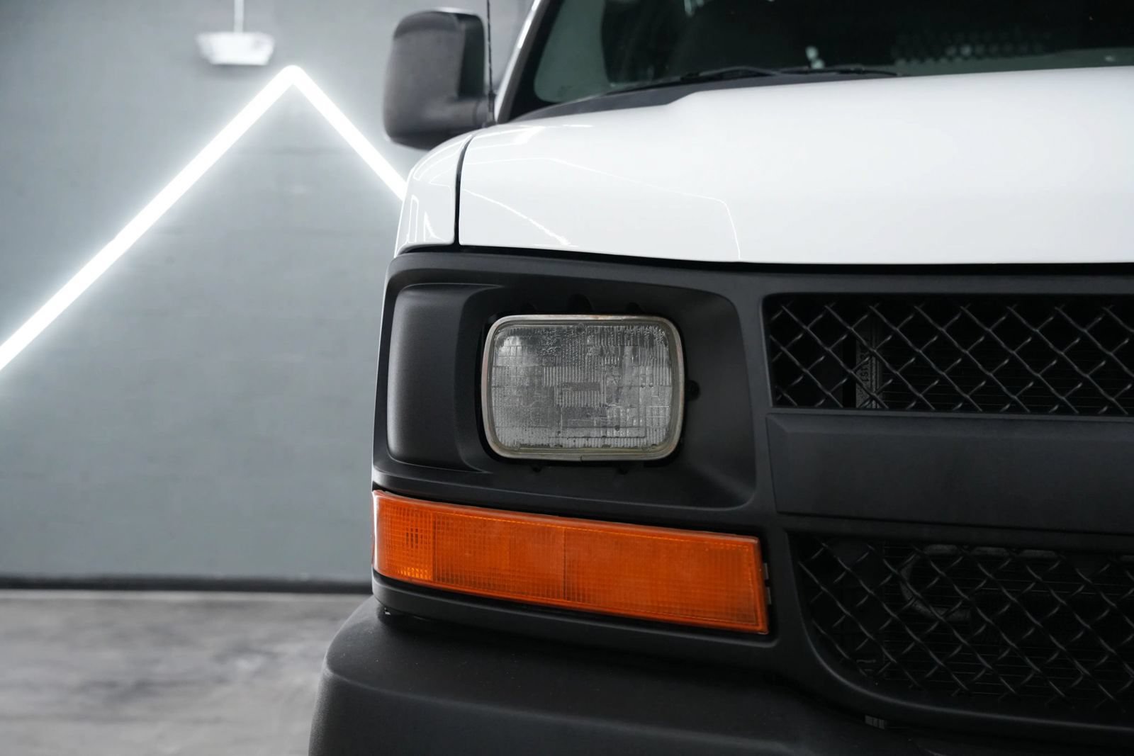 Used 2015 Chevrolet Express 2500 RWD image 5