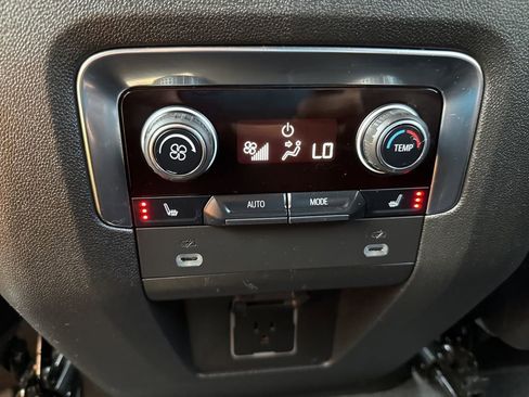 Used 2022 Chevrolet Suburban RST w/ Luxury Package image 46