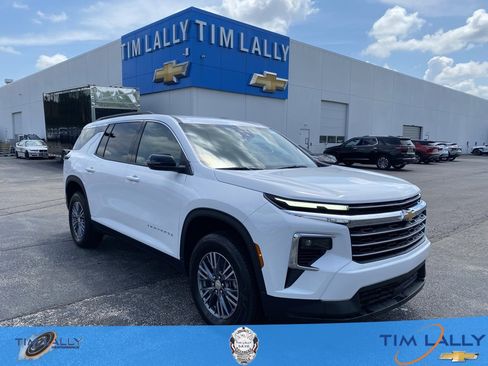 New 2025 Chevrolet Traverse LT image 1