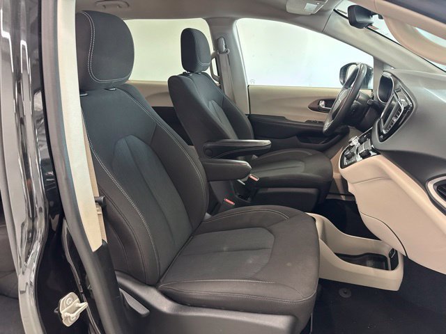 Used 2023 Chrysler Voyager LX FWD image 25