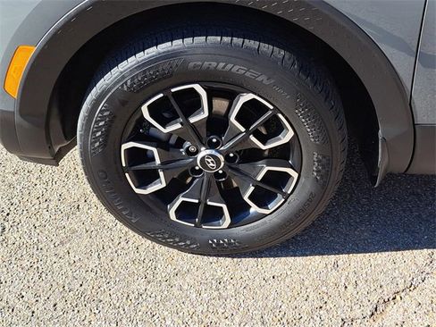 Used 2022 Hyundai Santa Cruz SEL Premium image 9