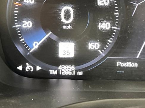 Used 2022 Volvo S60 B5 Momentum w/ Premium Package image 36