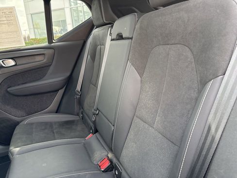 Certified 2023 Volvo XC40 B5 Plus w/ Climate Package image 34