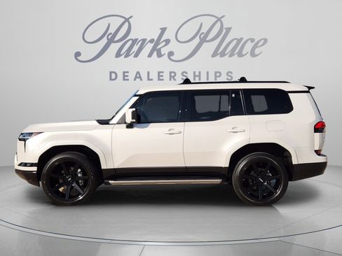 Used 2024 Lexus GX 550 w/ Accessory Package (Z1) AWD/4WD image 3