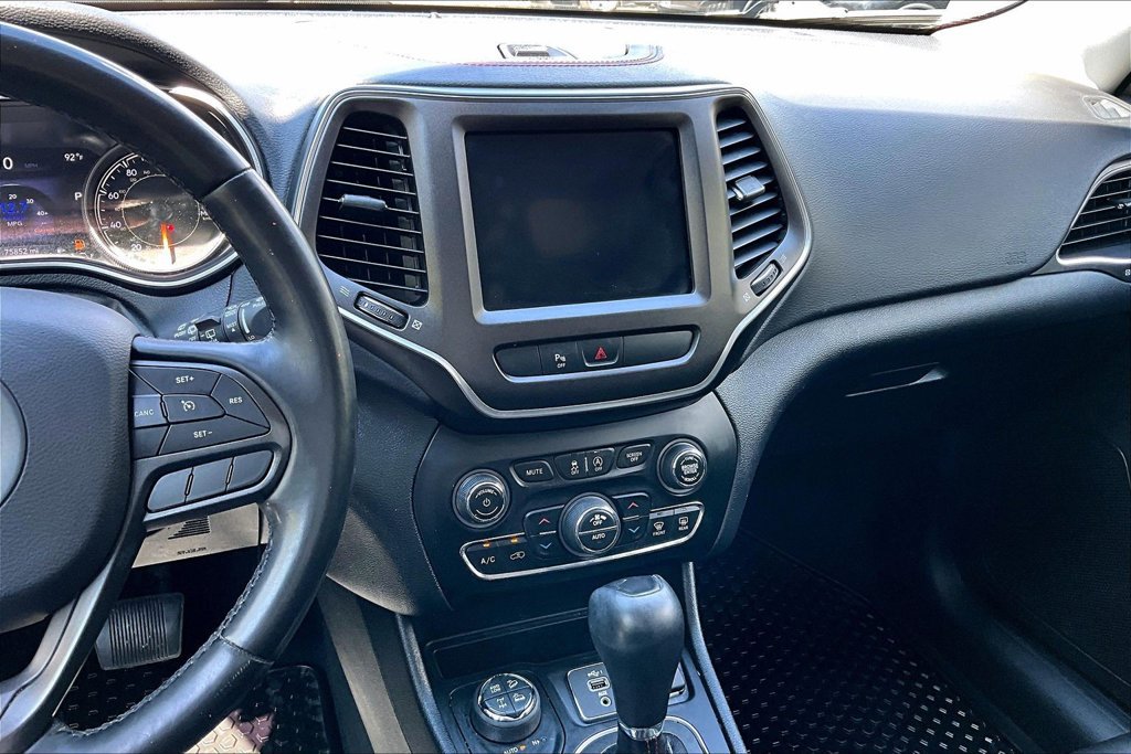 Used 2020 Jeep Cherokee Trailhawk w/ Cold Weather Group AWD/4WD image 8