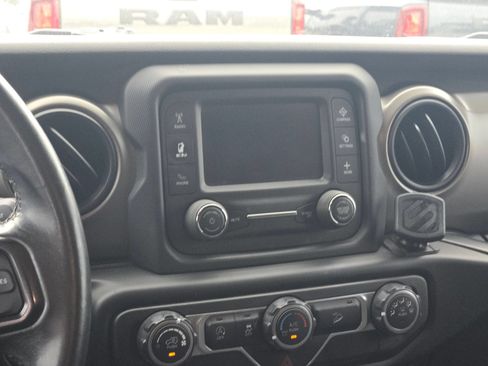 Used 2019 Jeep Wrangler Unlimited Sport S AWD/4WD image 16