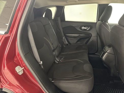 Used 2017 Jeep Cherokee Latitude w/ Cold Weather Group image 21