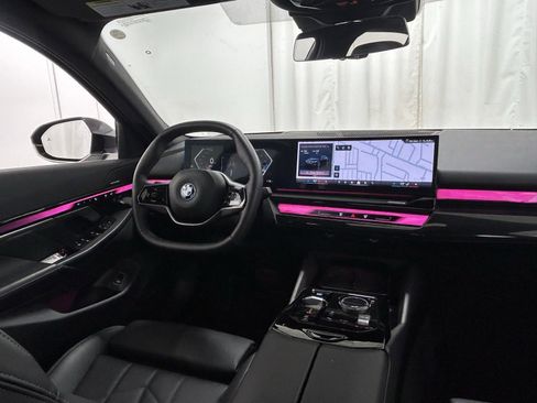 Used 2024 BMW i5 eDrive40i w/ Premium Package image 10