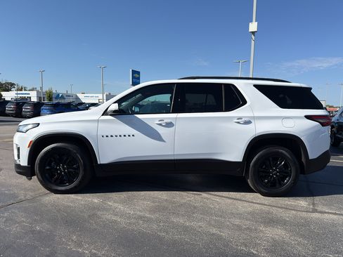 Used 2022 Chevrolet Traverse LT image 6