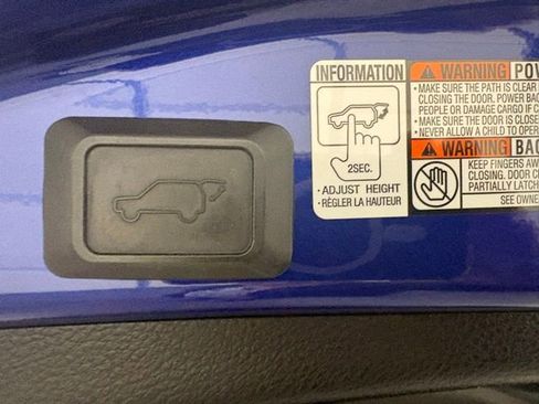 Used 2015 Toyota RAV4 Limited w/ Technology Package FWD image 9