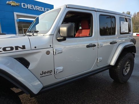 Used 2024 Jeep Wrangler Unlimited Rubicon 392 image 36