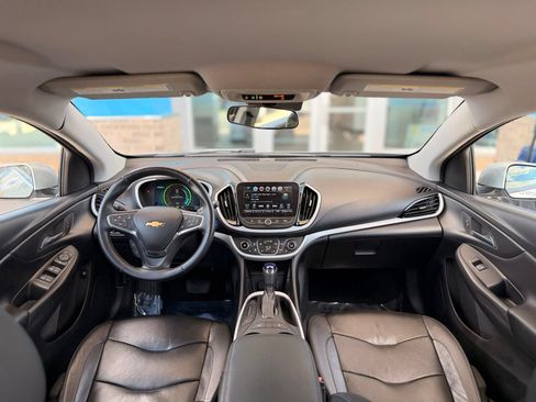 Used 2017 Chevrolet Volt LT w/ Comfort Package FWD image 2