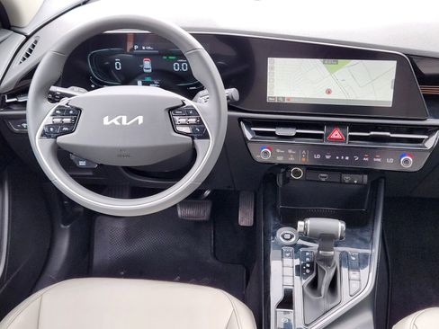 Used 2024 Kia Niro EX FWD image 9