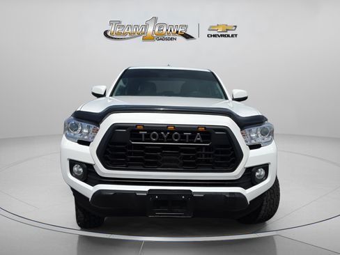 Used 2022 Toyota Tacoma SR5 w/ Technology Package RWD image 2