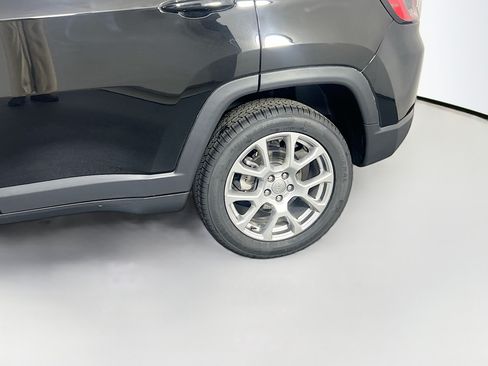 Used 2022 Jeep Compass Latitude AWD/4WD image 28