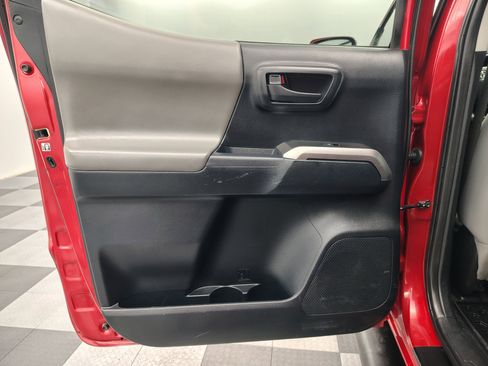 Used 2016 Toyota Tacoma SR5 image 21