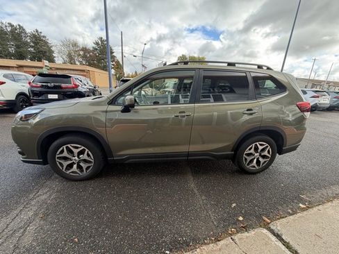 Used 2022 Subaru Forester Premium image 4
