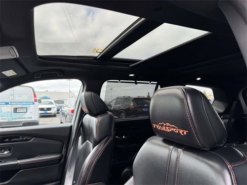 Used 2025 Honda Pilot TrailSport image 13