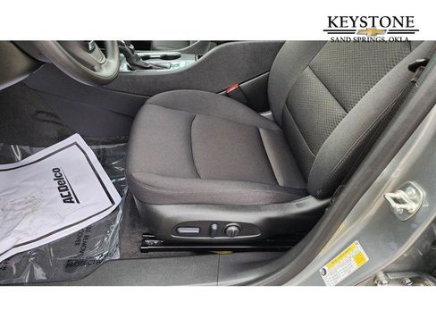 Used 2025 Chevrolet Malibu LT image 8