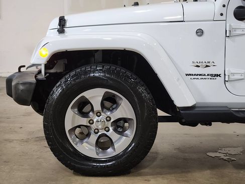 Used 2018 Jeep Wrangler Unlimited Sahara AWD/4WD image 5