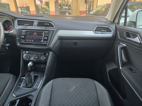 Used 2018 Volkswagen Tiguan S image 53