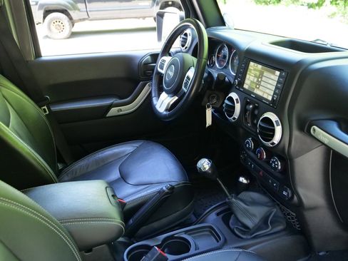 Used 2016 Jeep Wrangler Unlimited Rubicon AWD/4WD image 45