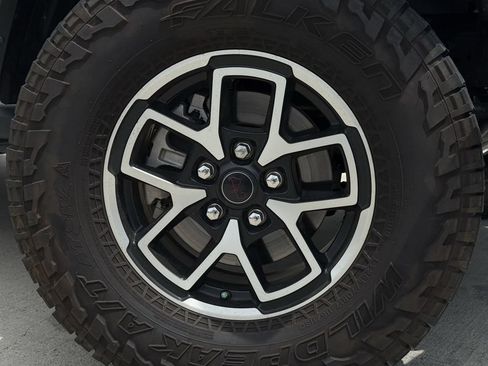 Used 2025 Jeep Gladiator Rubicon w/ Steel Bumper Group AWD/4WD image 7