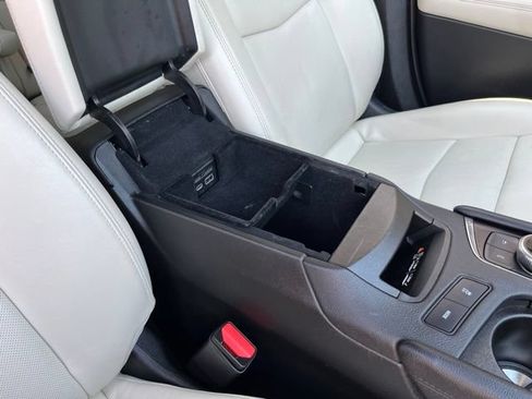 Used 2023 Cadillac XT6 Sport w/ Technology Package AWD/4WD image 26