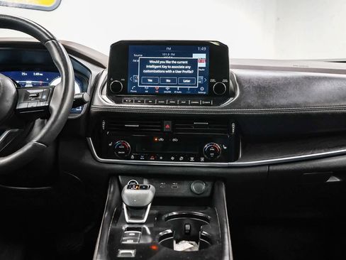 Used 2021 Nissan Rogue Platinum image 13