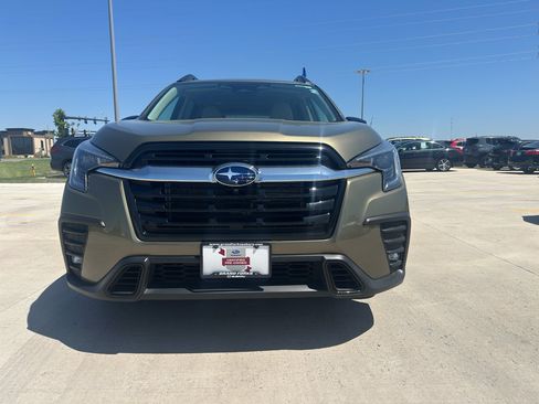 Used 2025 Subaru Ascent Limited AWD/4WD image 3