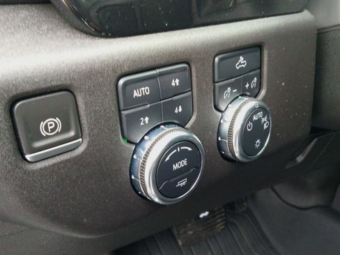 Used 2023 GMC Sierra 1500 SLE image 18