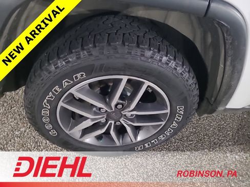Used 2020 Jeep Grand Cherokee Laredo w/ Quick Order Package 2BN North image 11