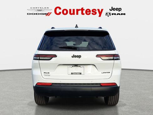 New 2025 Jeep Grand Cherokee L Limited w/ Black Appearance Package AWD/4WD image 4