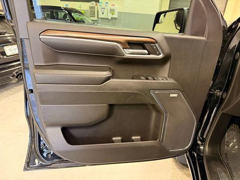 Used 2024 Chevrolet Silverado 1500 LT Trail Boss w/ Convenience Package II image 10