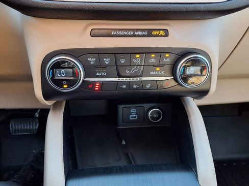 Used 2020 Ford Escape Titanium w/ Titanium Premium Package 2.0 image 17