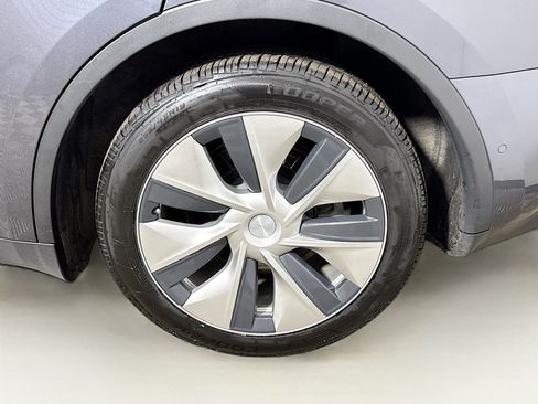 Used 2021 Tesla Model Y Long Range image 21