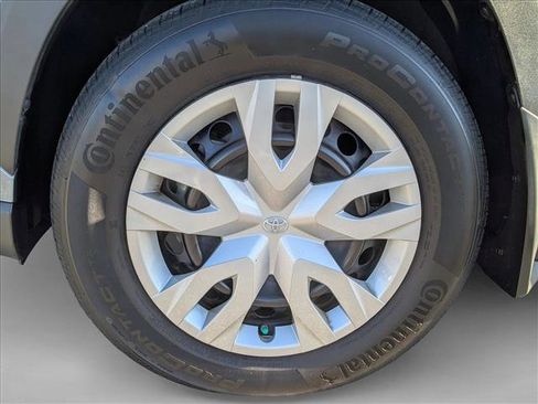 Used 2024 Toyota Corolla Cross L image 26