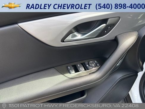 Certified 2025 Chevrolet Blazer LT FWD image 5