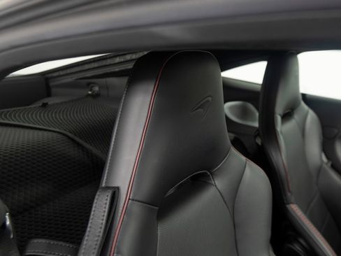 Used 2022 McLaren GT RWD image 30
