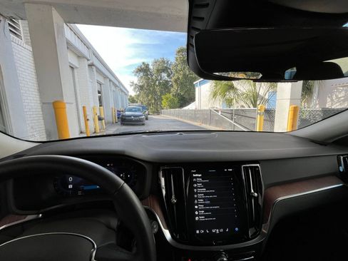 Used 2025 Volvo V60 B5 Cross Country Plus AWD/4WD image 34